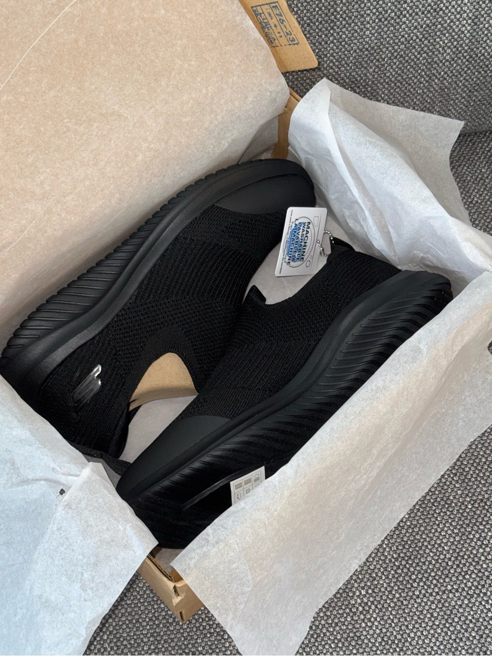 Skechers Ultra Flex 3.0 Slip-On Black Shoes Boys 6 New in Box!